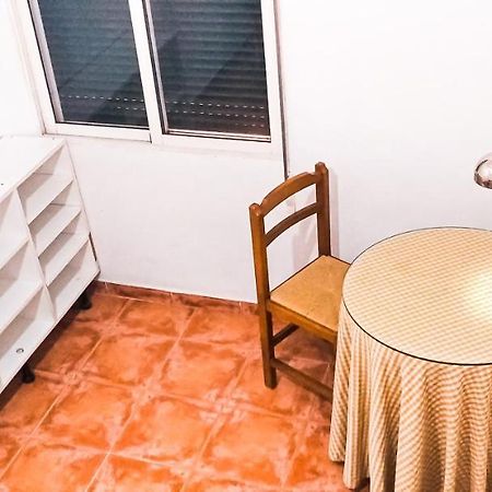 Room In Malaga Center, Homestay "Window To Road" - Habitacion En Apartamento, Ventana A La Careterra! 외부 사진