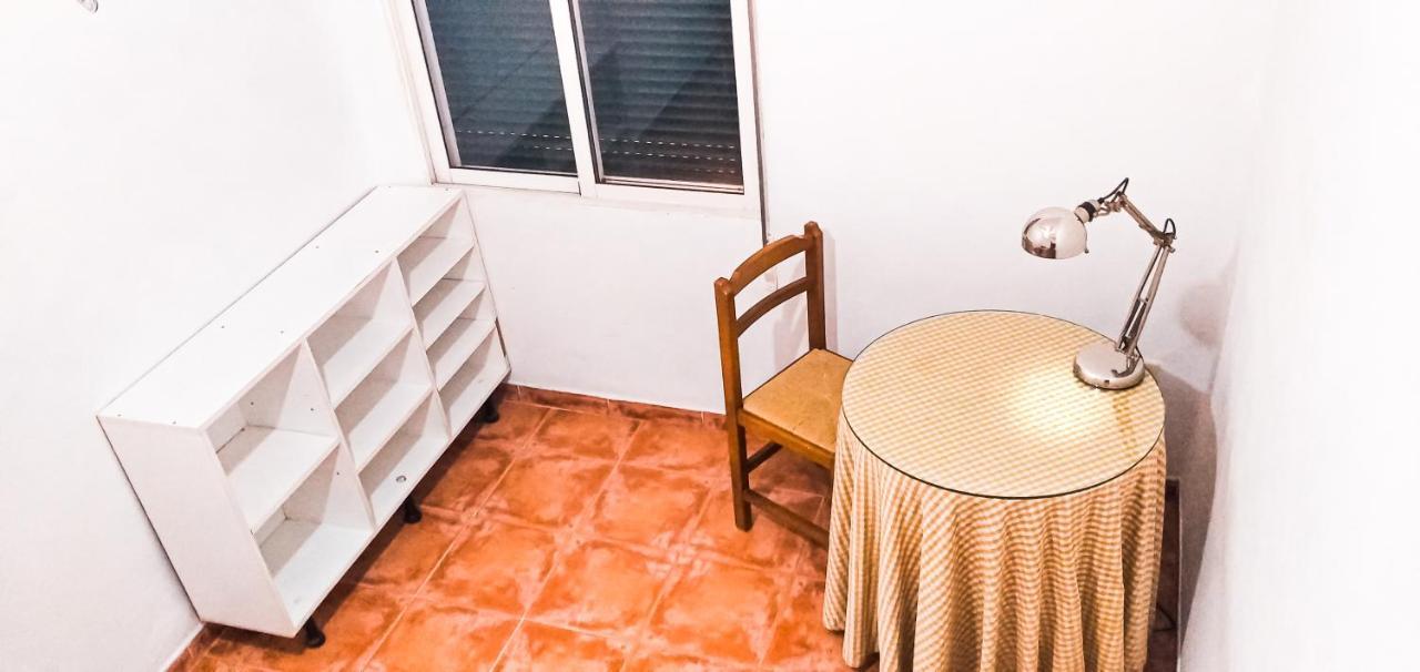 Room In Malaga Center, Homestay "Window To Road" - Habitacion En Apartamento, Ventana A La Careterra! 외부 사진