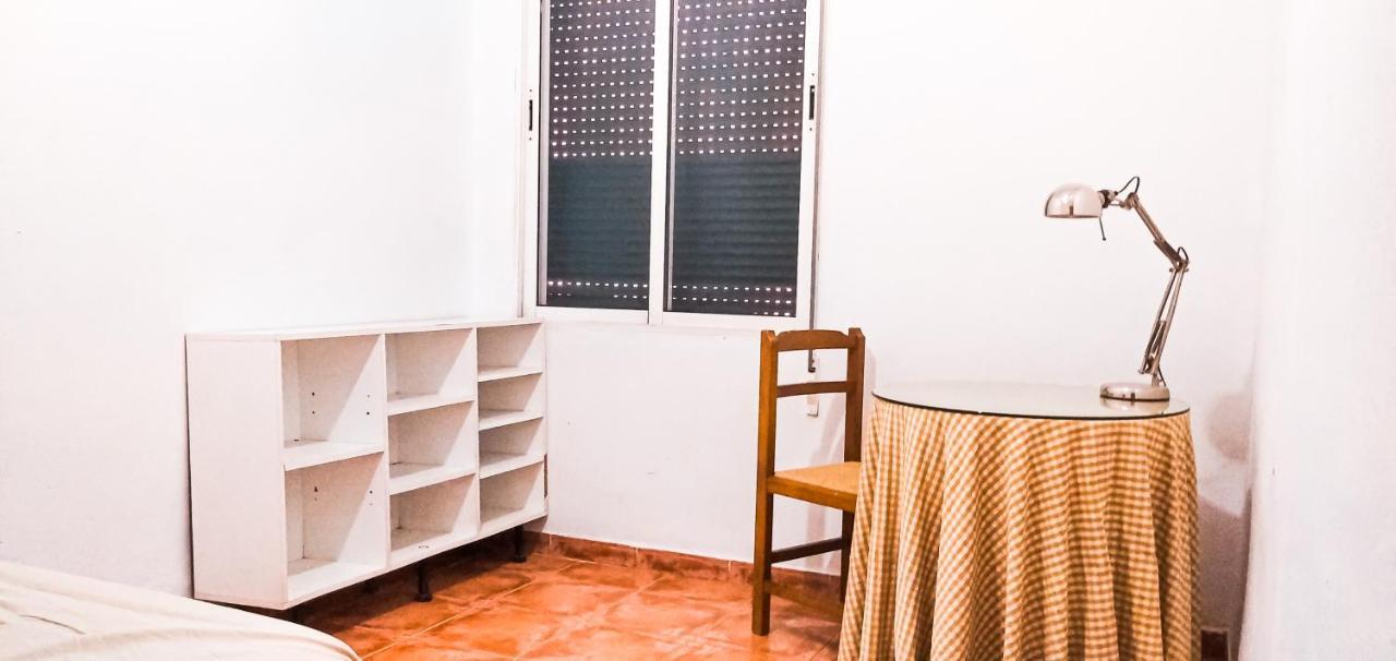 Room In Malaga Center, Homestay "Window To Road" - Habitacion En Apartamento, Ventana A La Careterra! 외부 사진