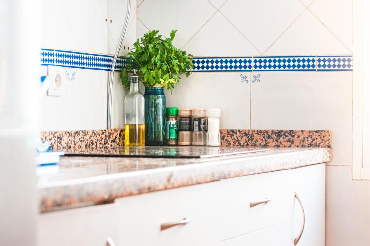 Room In Malaga Center, Homestay "Window To Road" - Habitacion En Apartamento, Ventana A La Careterra! 외부 사진